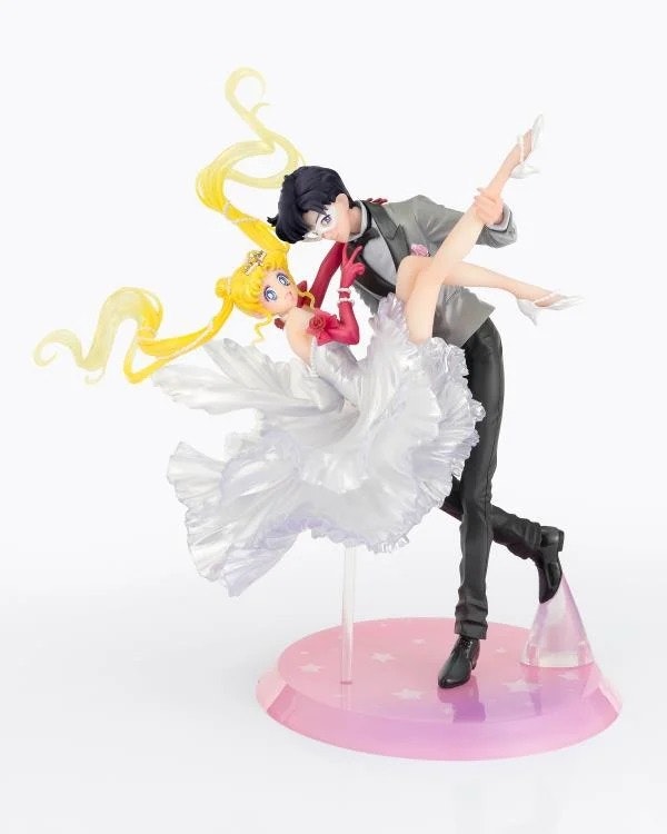 Sailor Moon Figuarts ZERO Chouette Usagi and Tuxedo Mask (Moonlight Glow Edition)