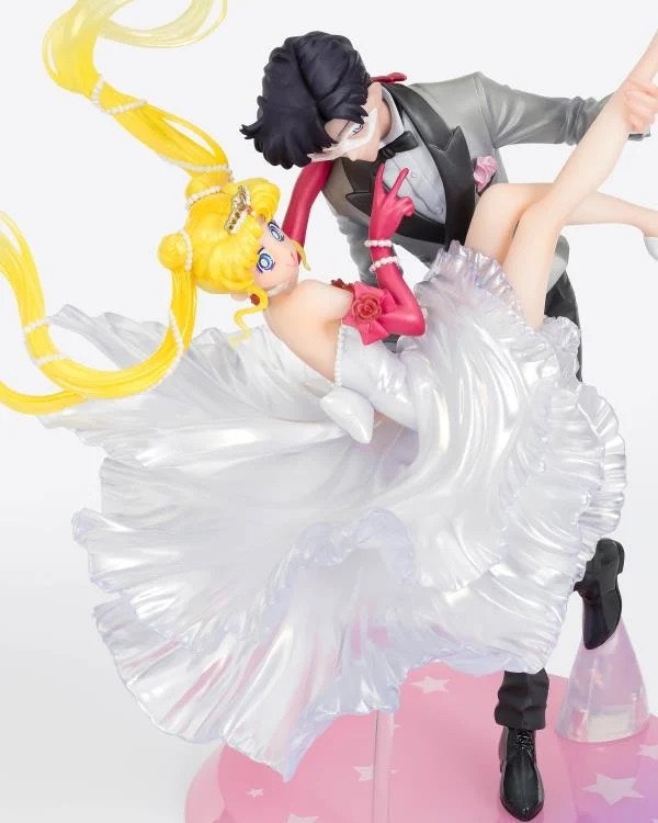 Sailor Moon Figuarts ZERO Chouette Usagi and Tuxedo Mask (Moonlight Glow Edition)