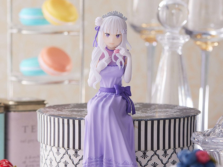 Re:Zero Starting Life in Another World Emilia (Dressed Up Party Ver.) Premium Perching Figure