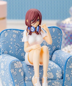 The Quintessential Quintuplets Miku Nakano Premium Perching Figure