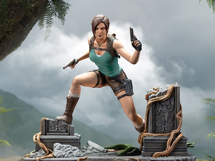 Tomb Raider Lara Croft Statue