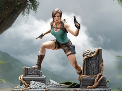 Tomb Raider Lara Croft Statue