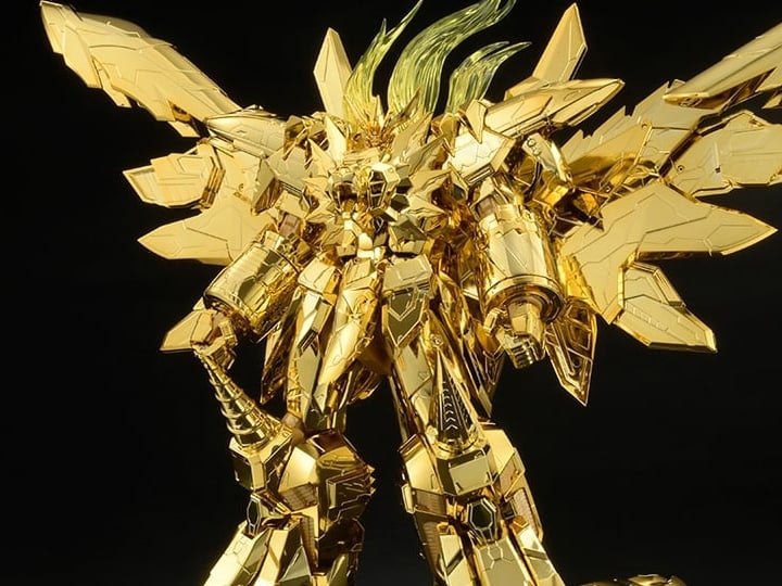 The King of Braves GaoGaiGar Final AmakuniTech Genesic GaoGaiGar (Golden God of Destruction Ver.) Model Kit