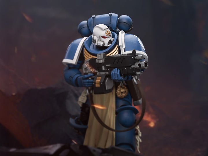Warhammer 40K Ultramarines Sternguard Veteran with Auto Bolt Rifle 1/18 Scale Action Figure