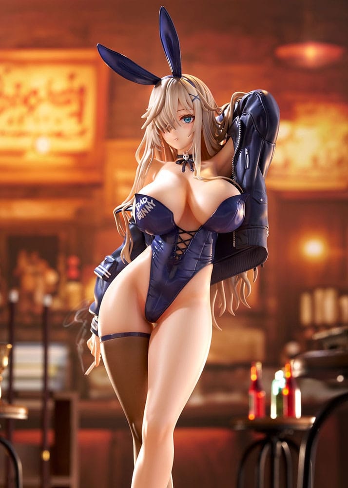 (18+) Mataro Illustration Bad Bunny 1/7 Scale Figure