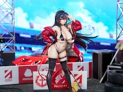 Azur Lane Taihou (Enraptured Companion Ver.) 1/7 Scale Figure