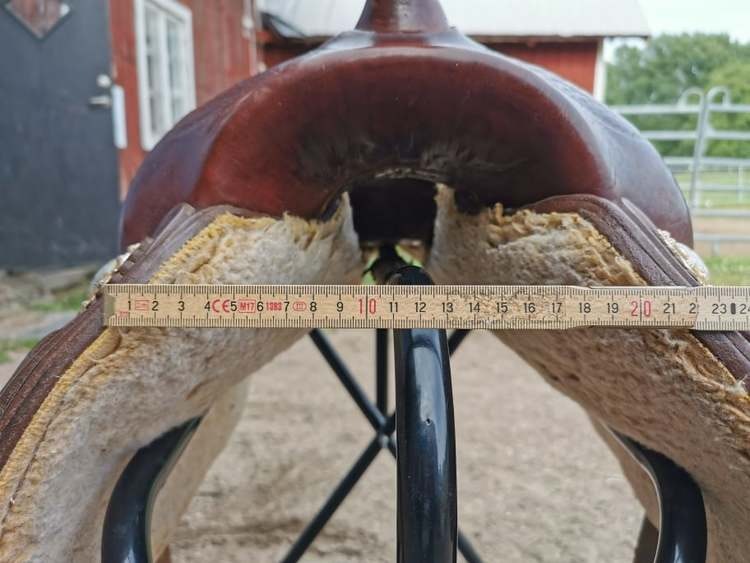 westernsadel Montana 137 FQ 16 tum