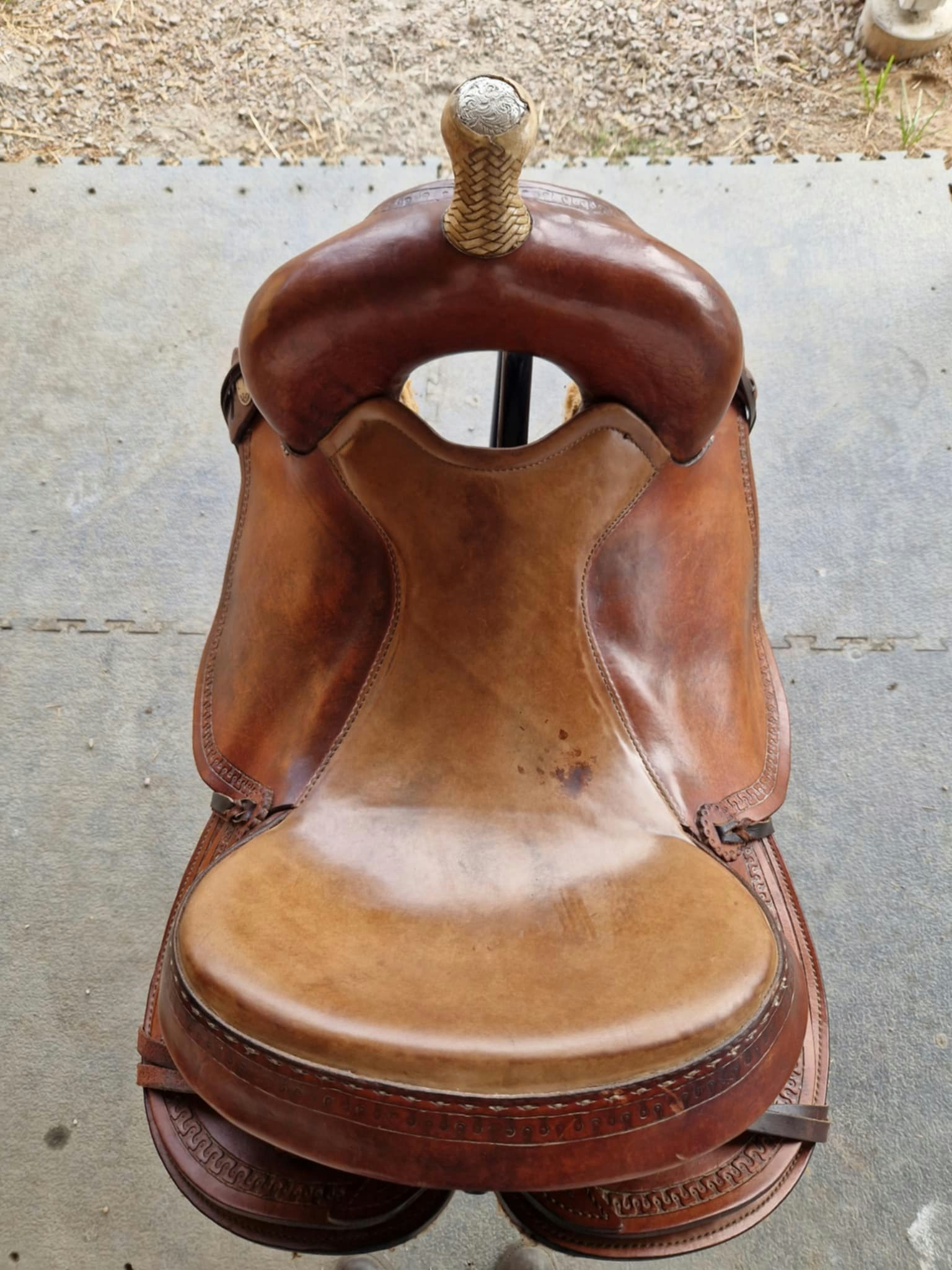 Nomad westernsadel med jättebredd FQ bom 16 tum