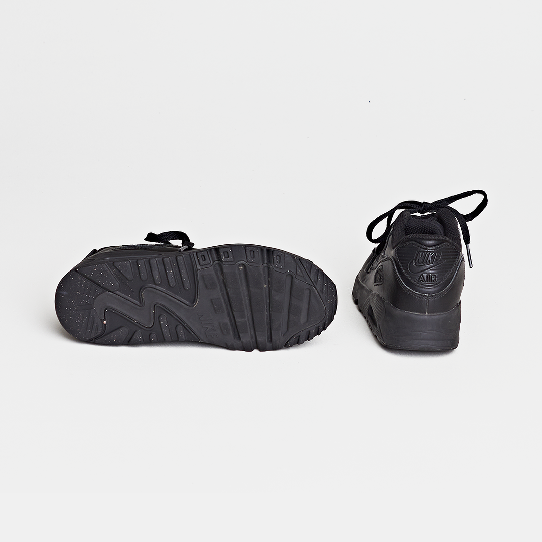 - Storlek 33,5 -