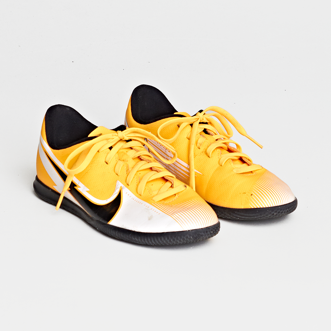 - Storlek 35,5 -