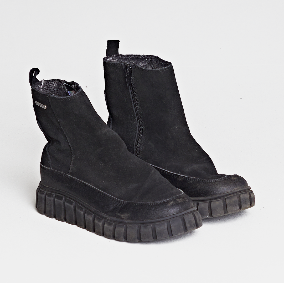 - Storlek 35 -