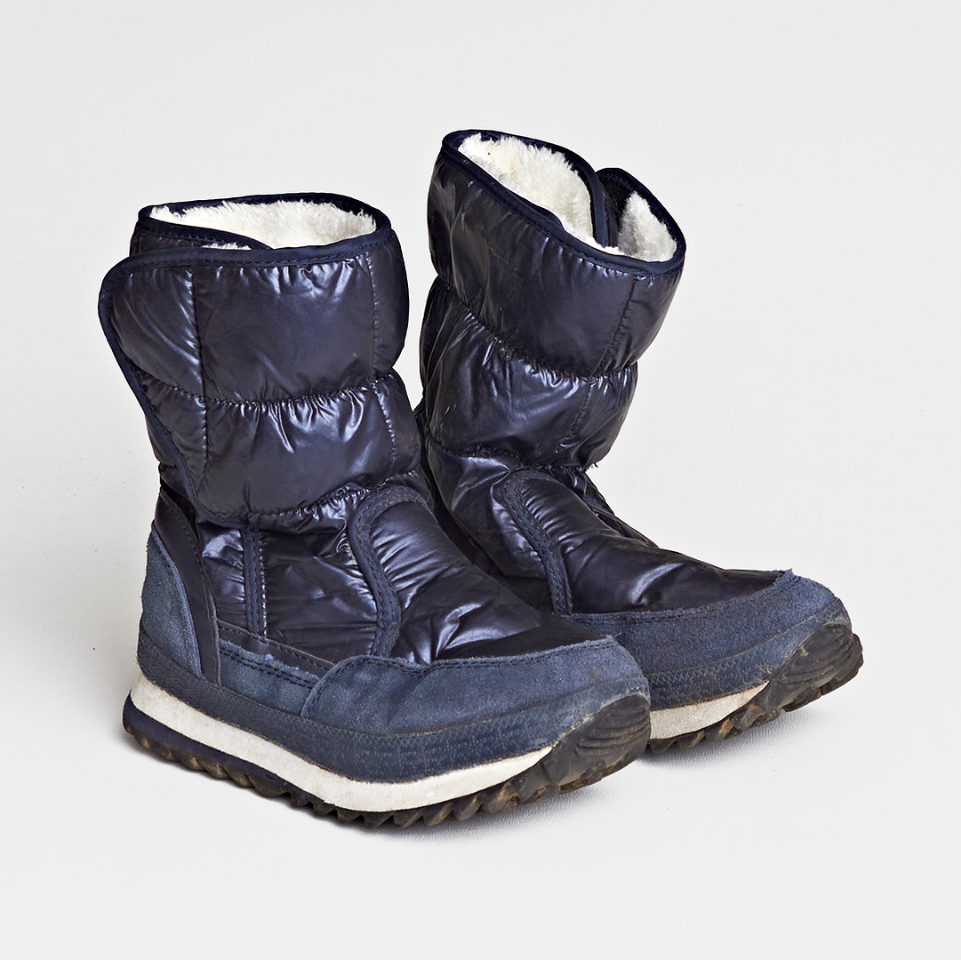 - Storlek 35 -