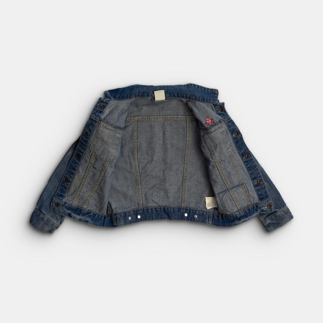 - Storlek 128 -