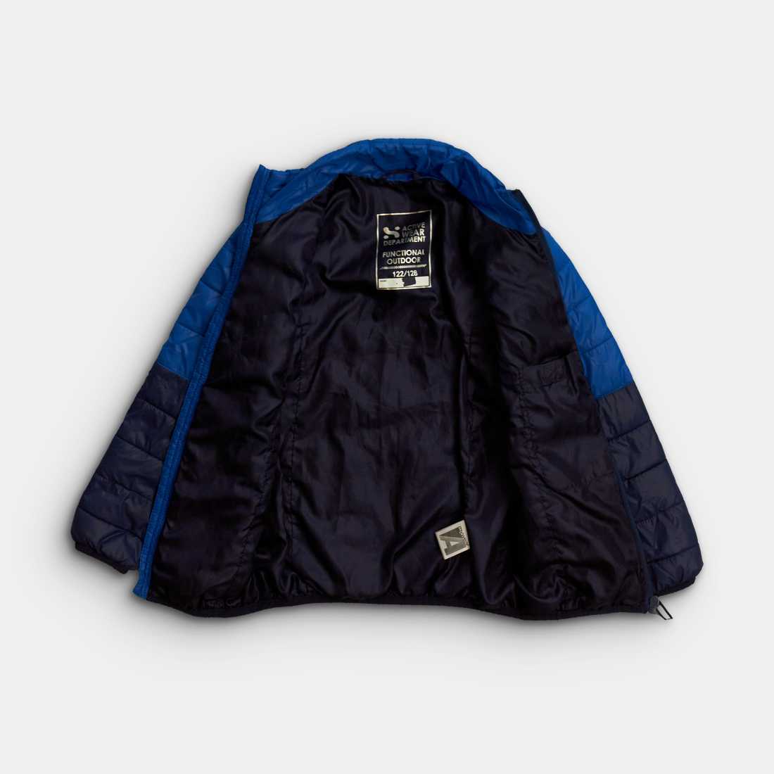 - Storlek 122/128 -