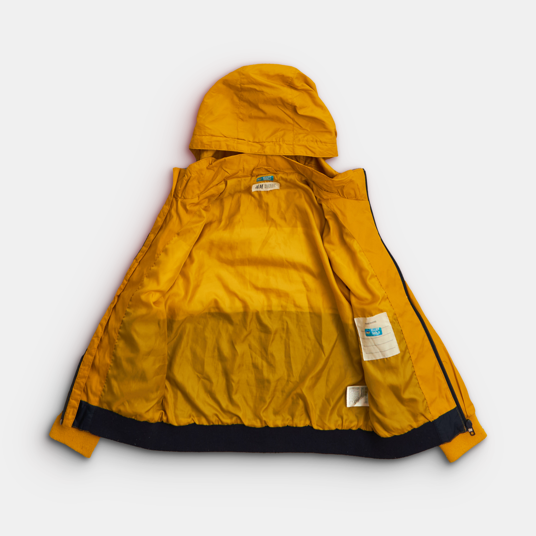 - Storlek 122/128 -