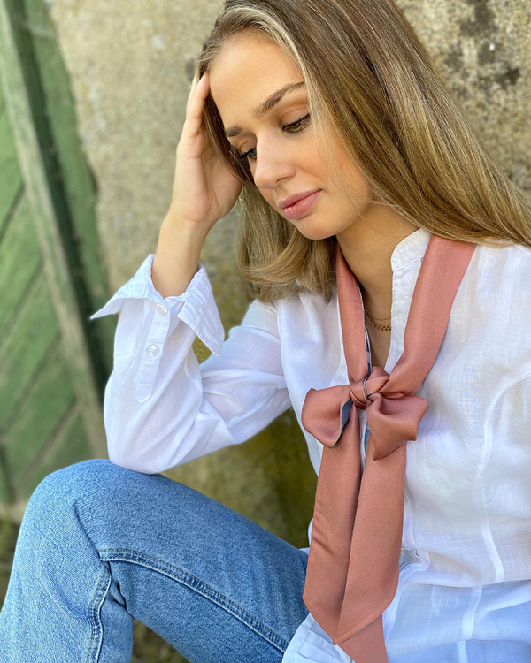 HELENA SAND Camo Denim SCARF - innovativ scarf i siden, denim blå camouflagemönster och rost-rosa baksida