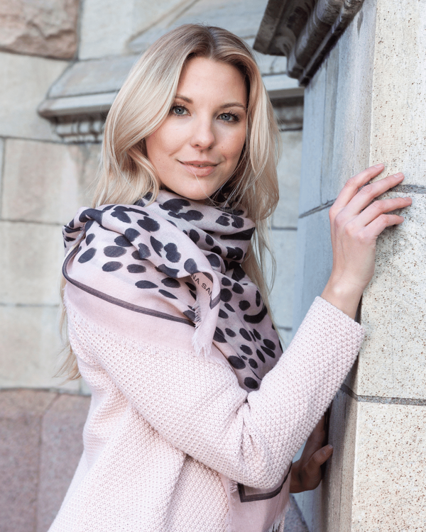 HELENA SAND Light, soft & warm wool scarf - Mjuk ullsjal av finaste kvalitet
