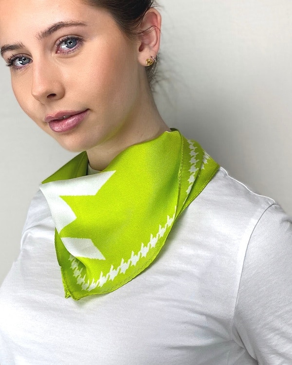 HELENA SAND Diamond shaped scarf 100% silk 100% light fit.