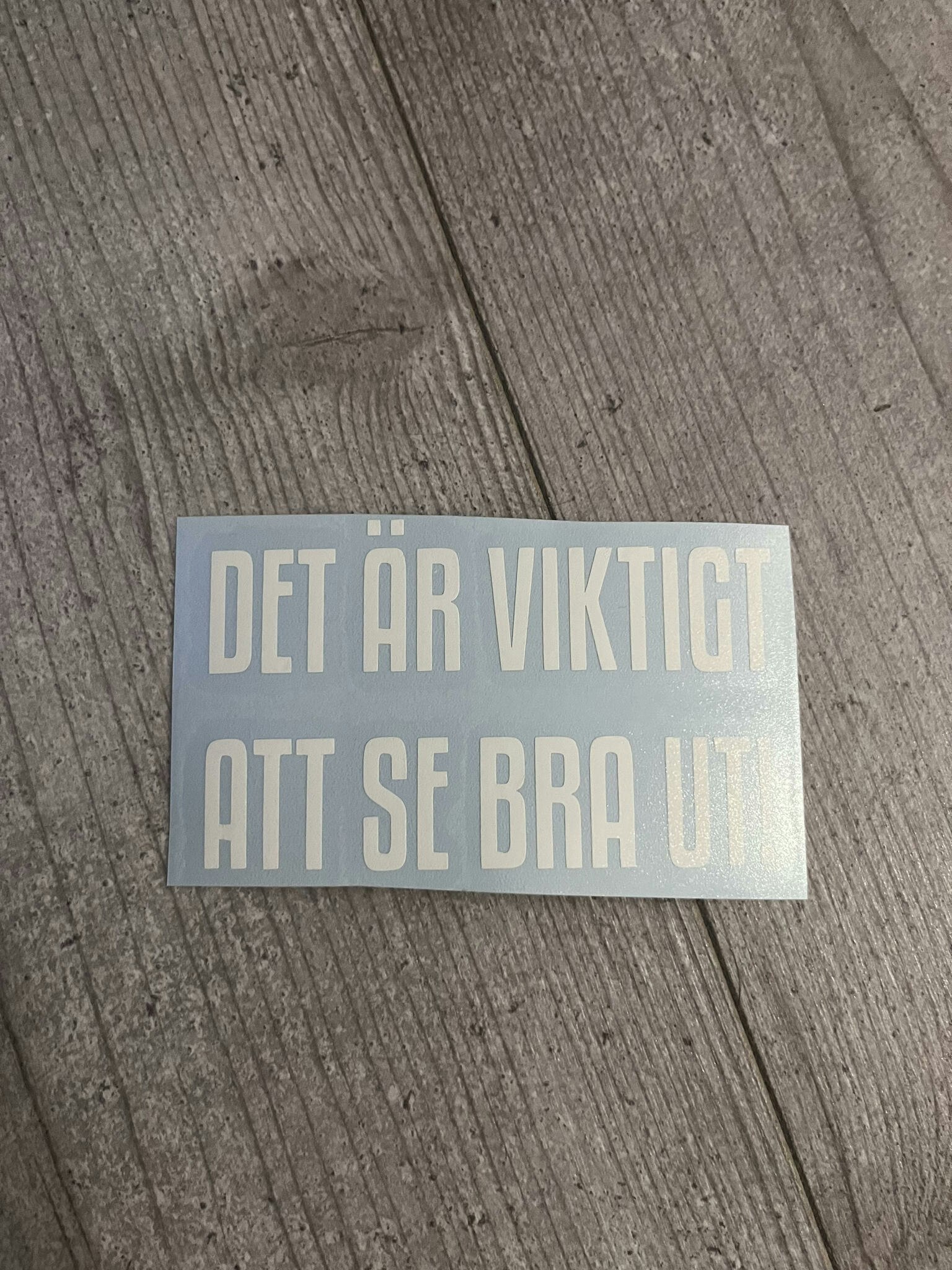 OUTLET, DEKAL (Det är viktigt att se bra ut!)