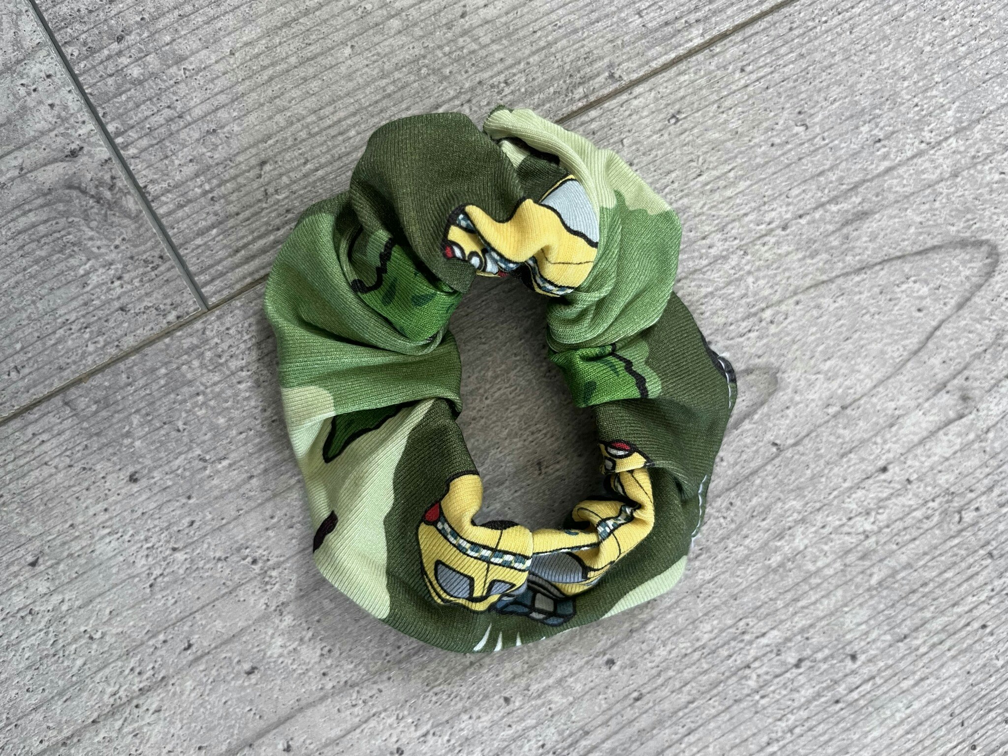 SCRUNCHIE, POLIS OCH AMBULANS