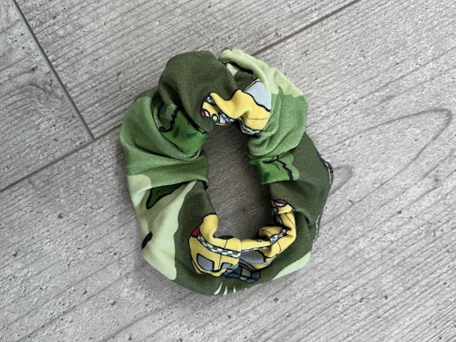 SCRUNCHIE, POLIS OCH AMBULANS