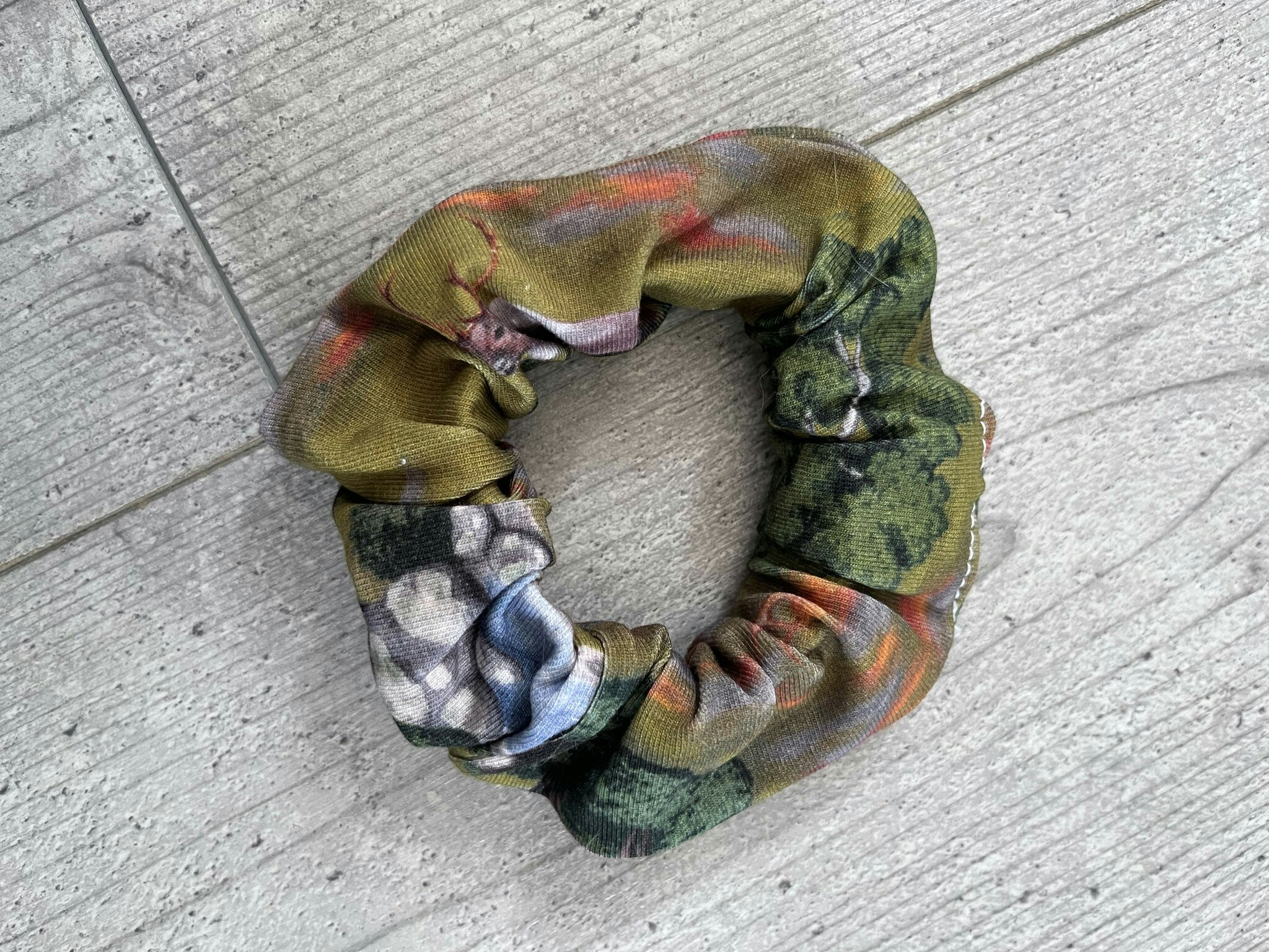 SCRUNCHIE, FJÄLLEN