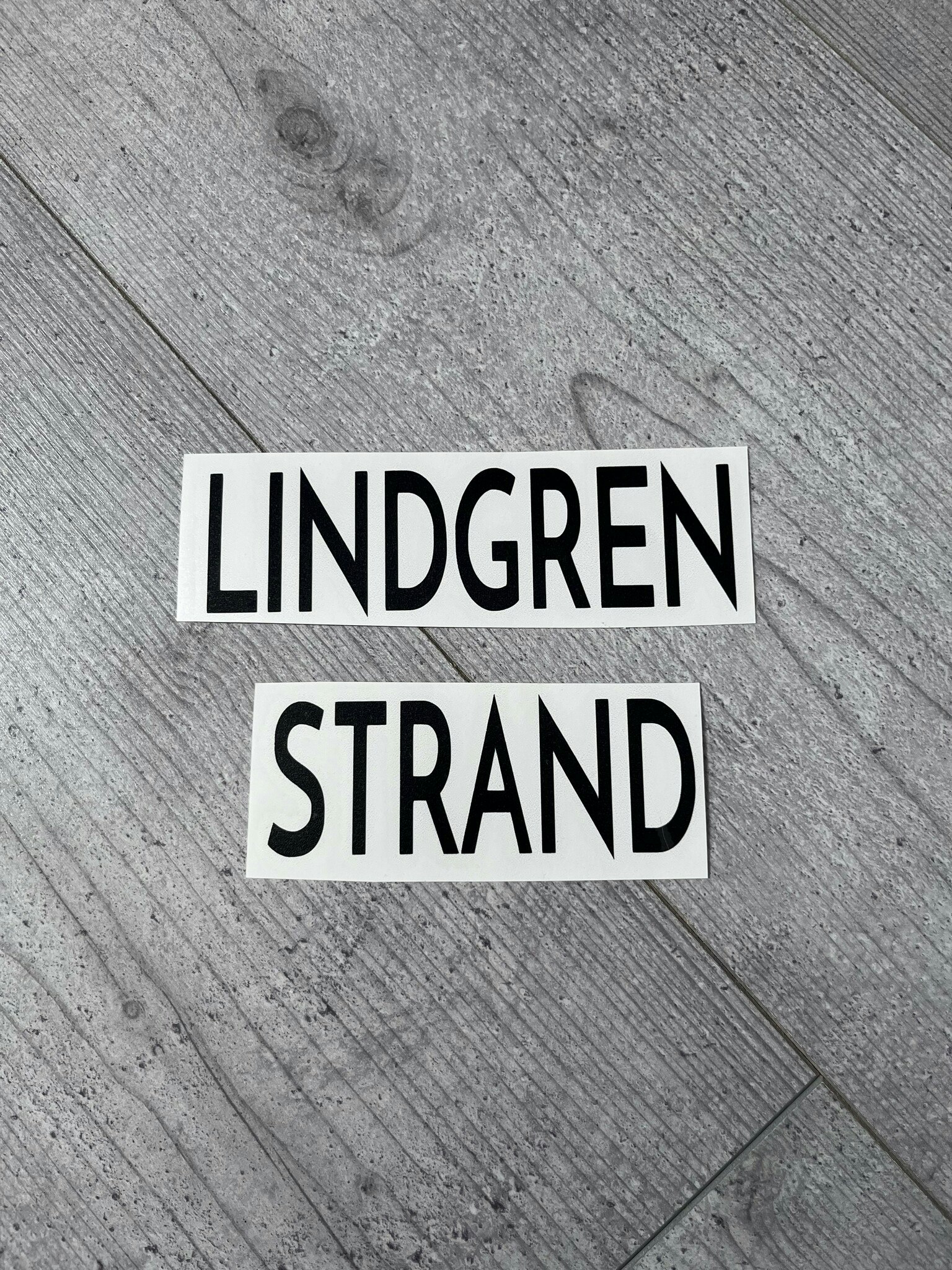 OUTLET, DEKAL (Lindgren/Strand)