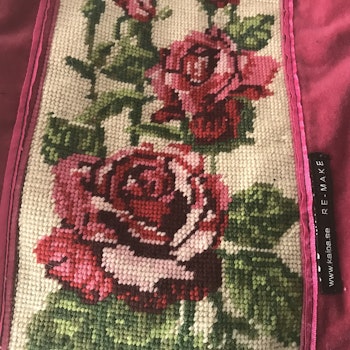 Ryggsäck i sammet m handbroderi