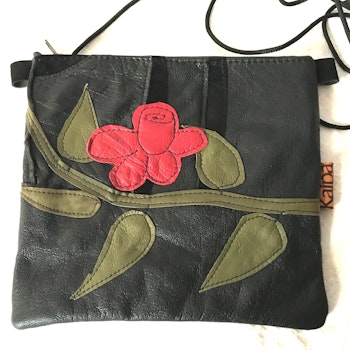 Liten Skinnväska m rosenmotiv