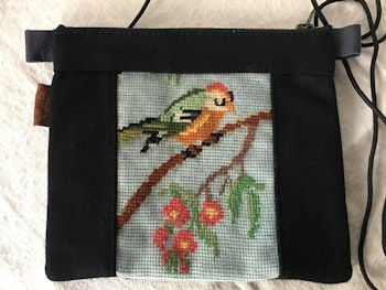 Liten väska m handbroderi