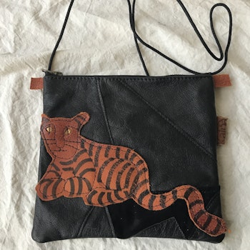 Liten Skinnväska m Tiger motiv