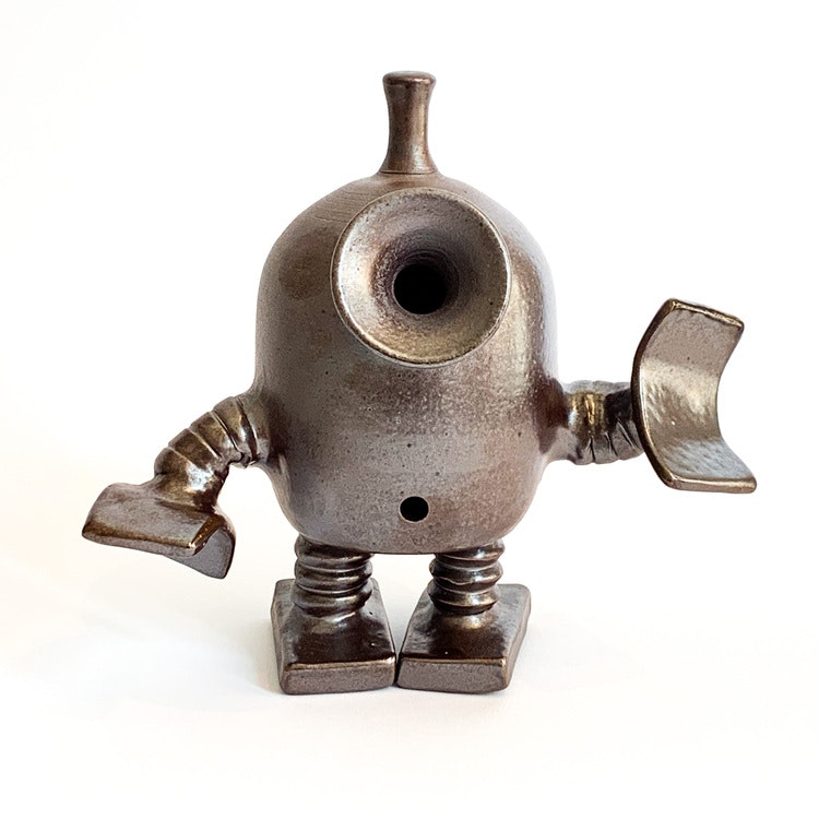 Robot av Emil Österholm - Galleri & butik för keramik i Stockholm | KAOLIN