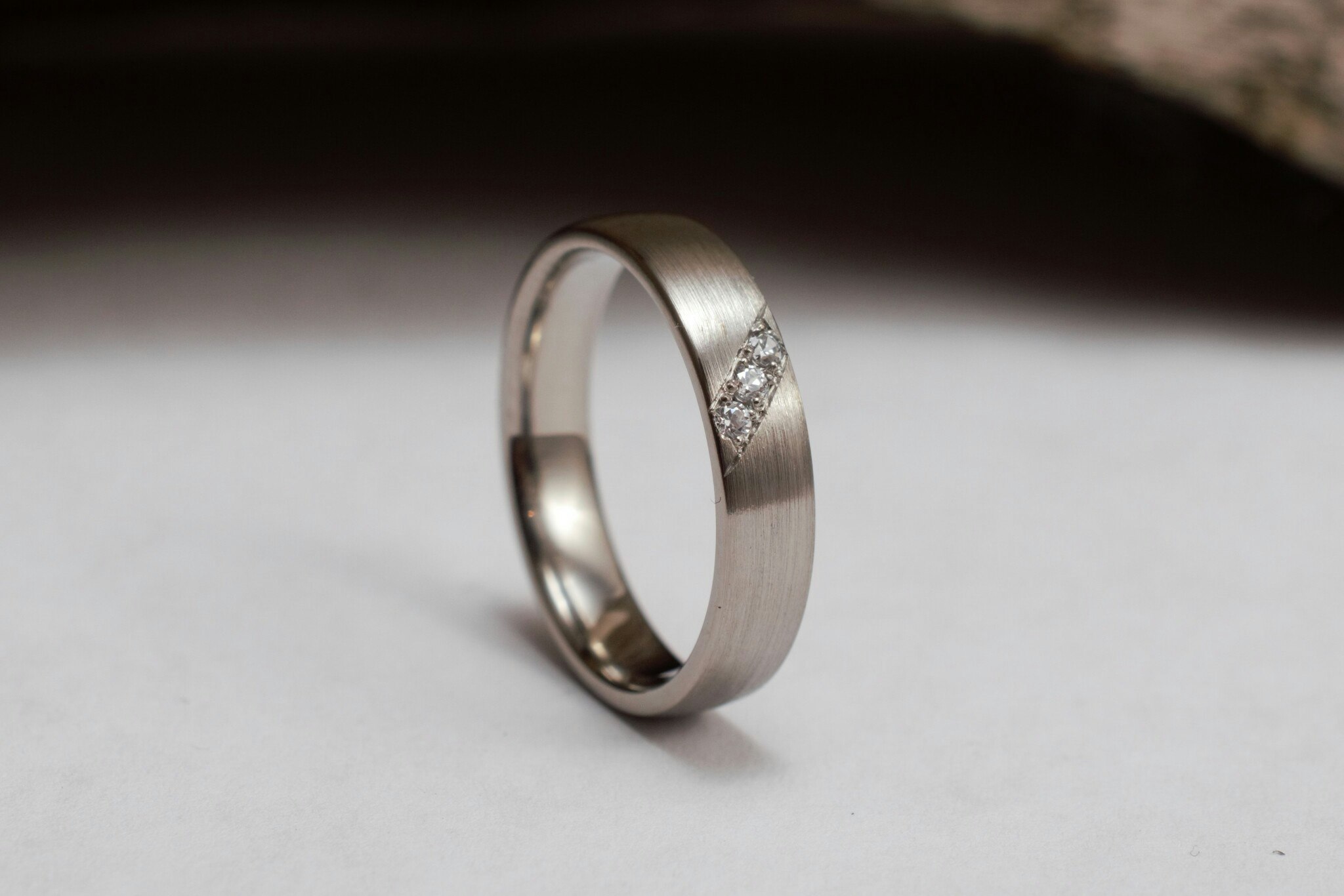 Titanring 3 stenar