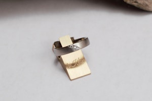 Titanring 3 stenar