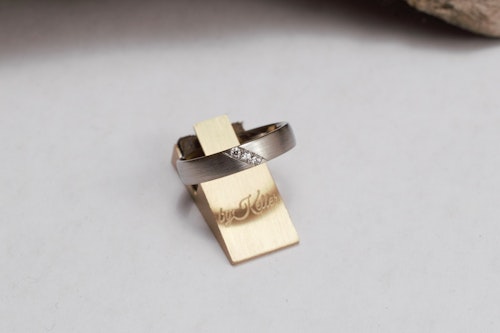 Titanring 3 stenar