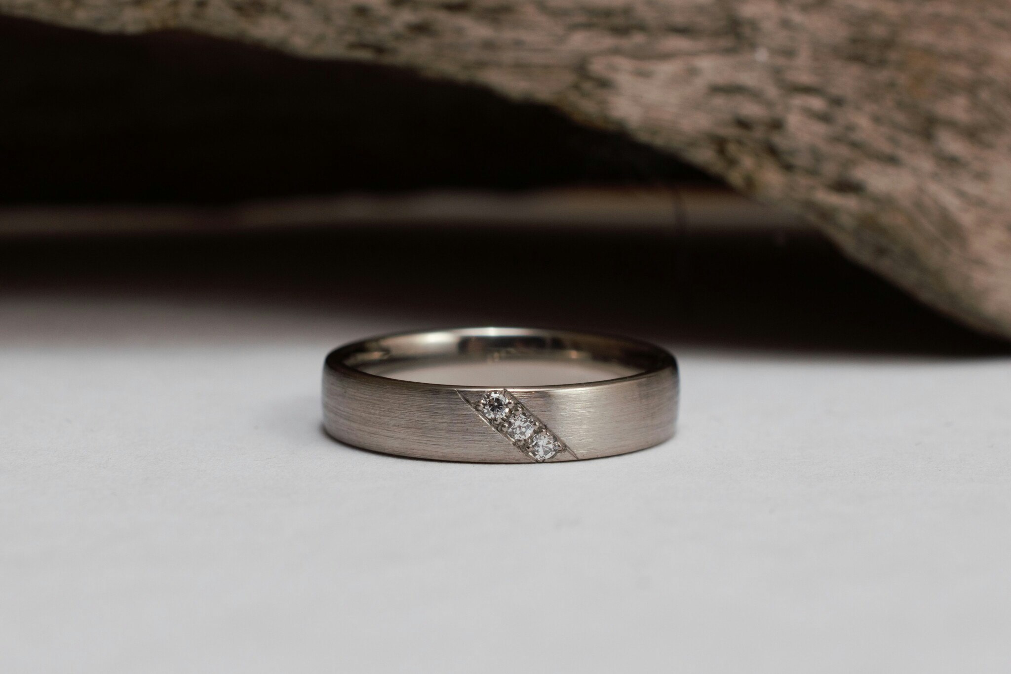 Titanring 3 stenar