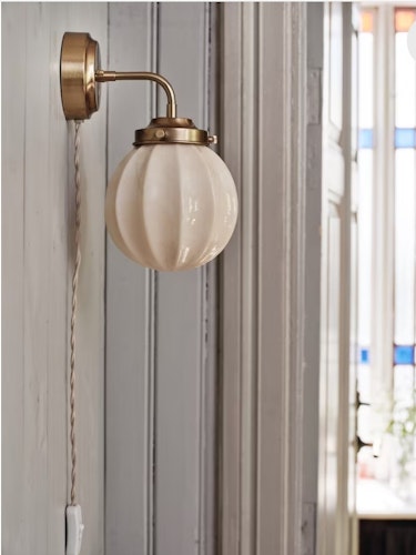 Vägglampa Marit Mässing/Opal Beige Liten Munblåst