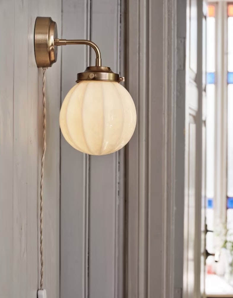 Vägglampa Marit Mässing/Opal Beige Liten Munblåst