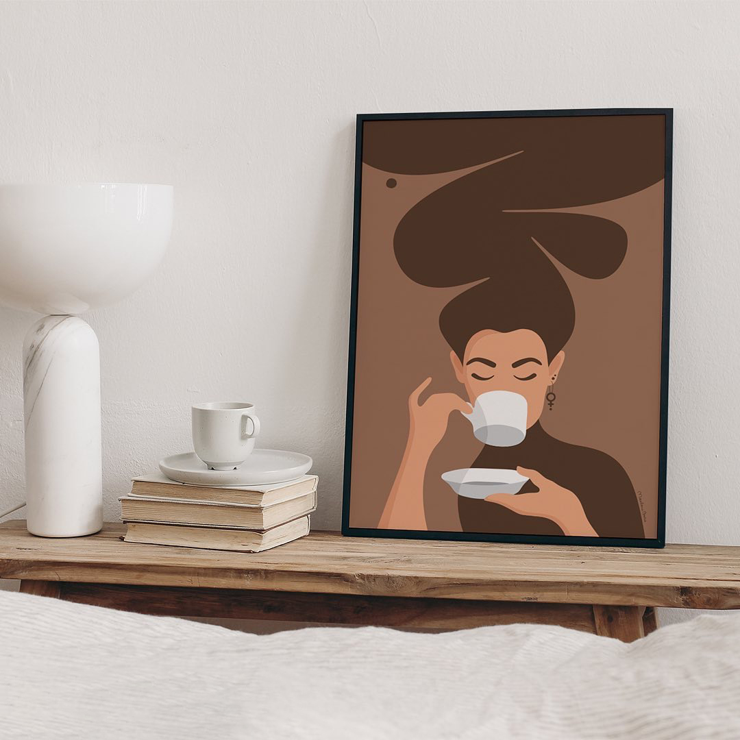 Print / poster med motivet Kaffekvinnan. Färg: kaffe / brun.