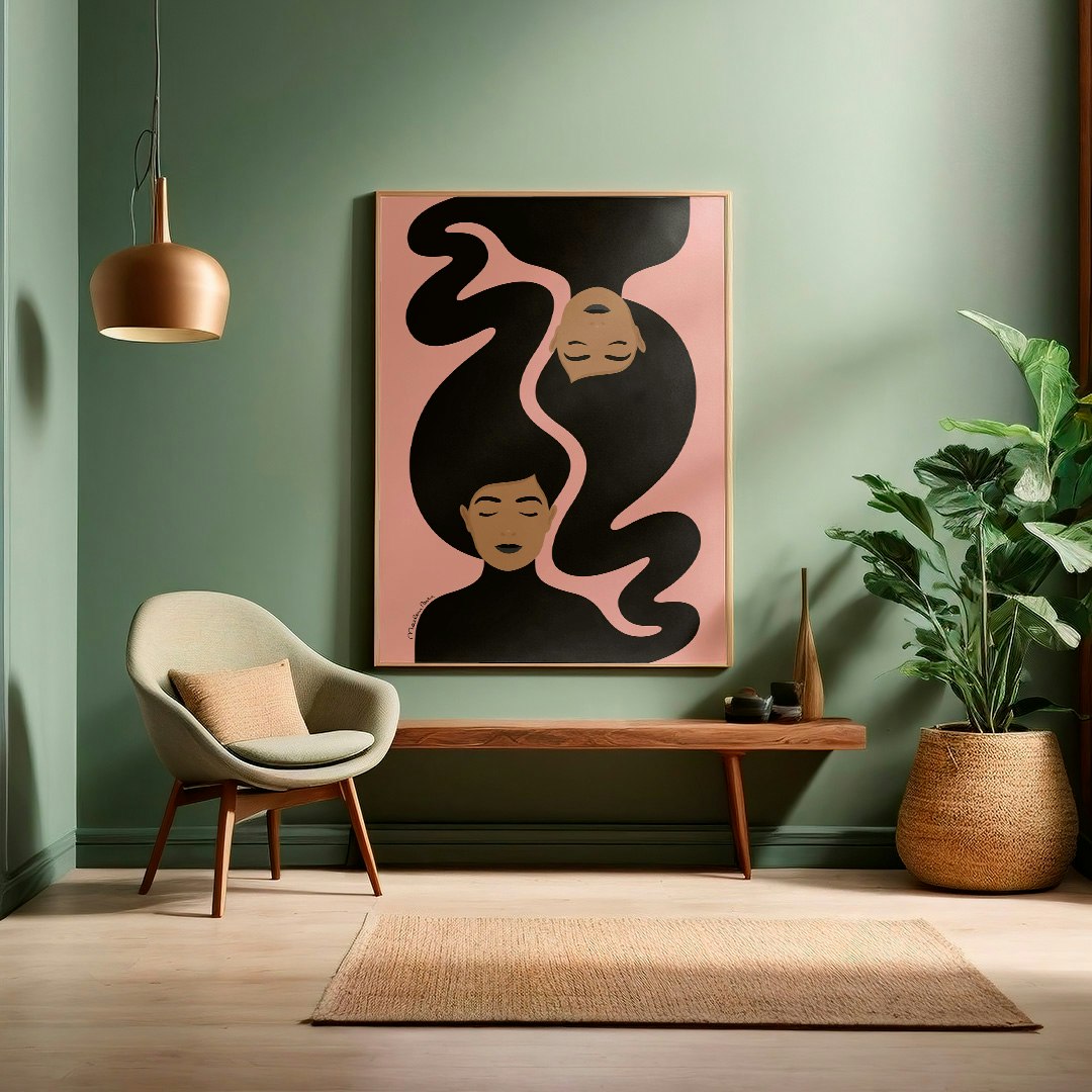 Poster med det grafiska motivet Soul Sisters i ett rum med gröna väggar. Färg: rosa.