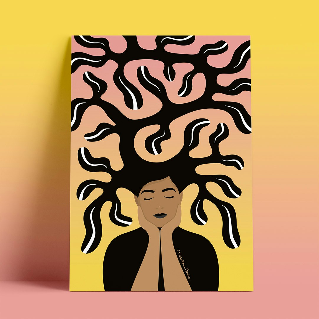 Print / poster med motivet Growing – en kvinna med grönskande hår och personlig utveckling. Färg: sunrise / gradient från gul till rosa, som en soluppgång.