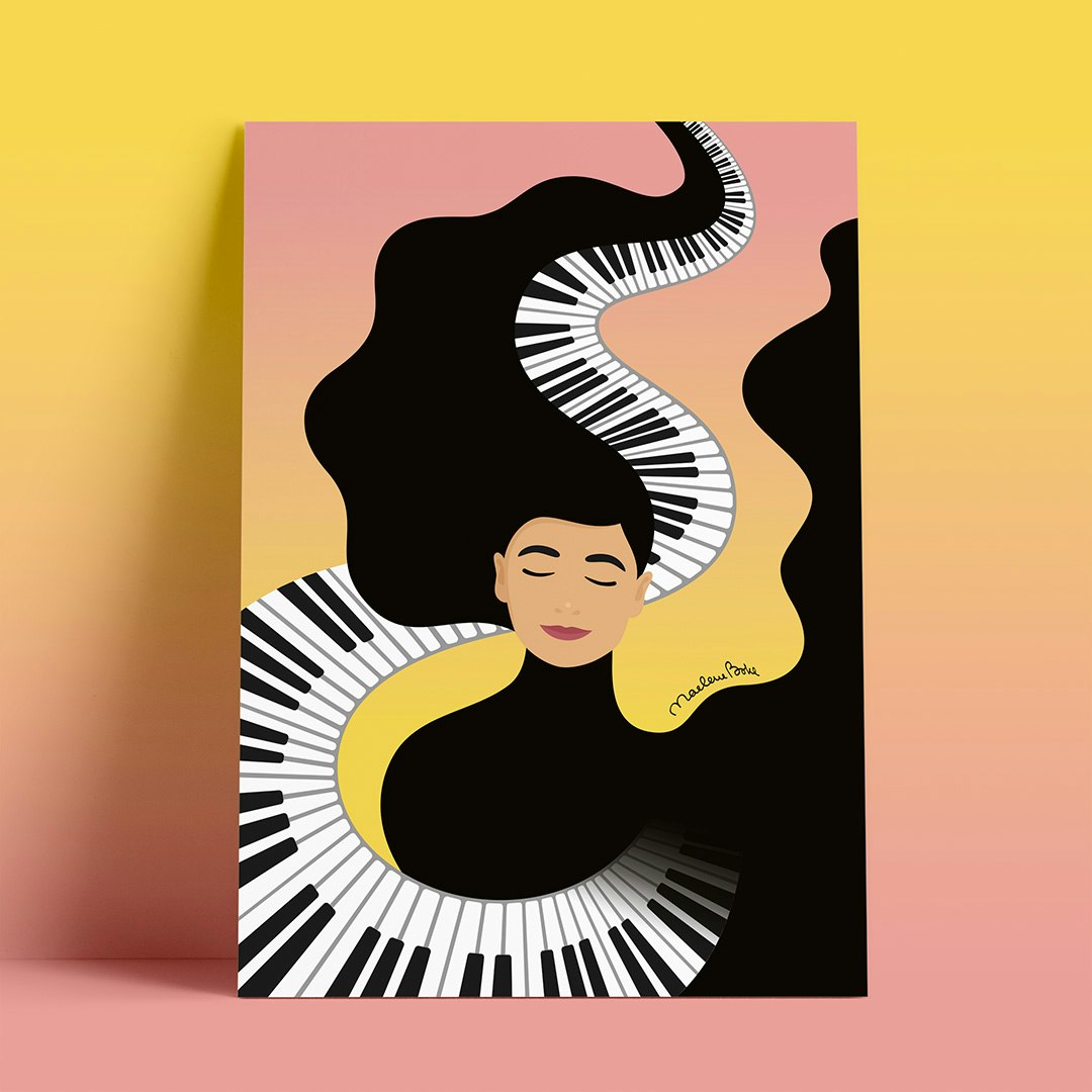 Print / poster med motivet Min första kärlek – en kvinna vars hjärta sjunger och vars hår dansar med pianotangenter. Färg: sunrise / gradient från gul till rosa, som en soluppgång.