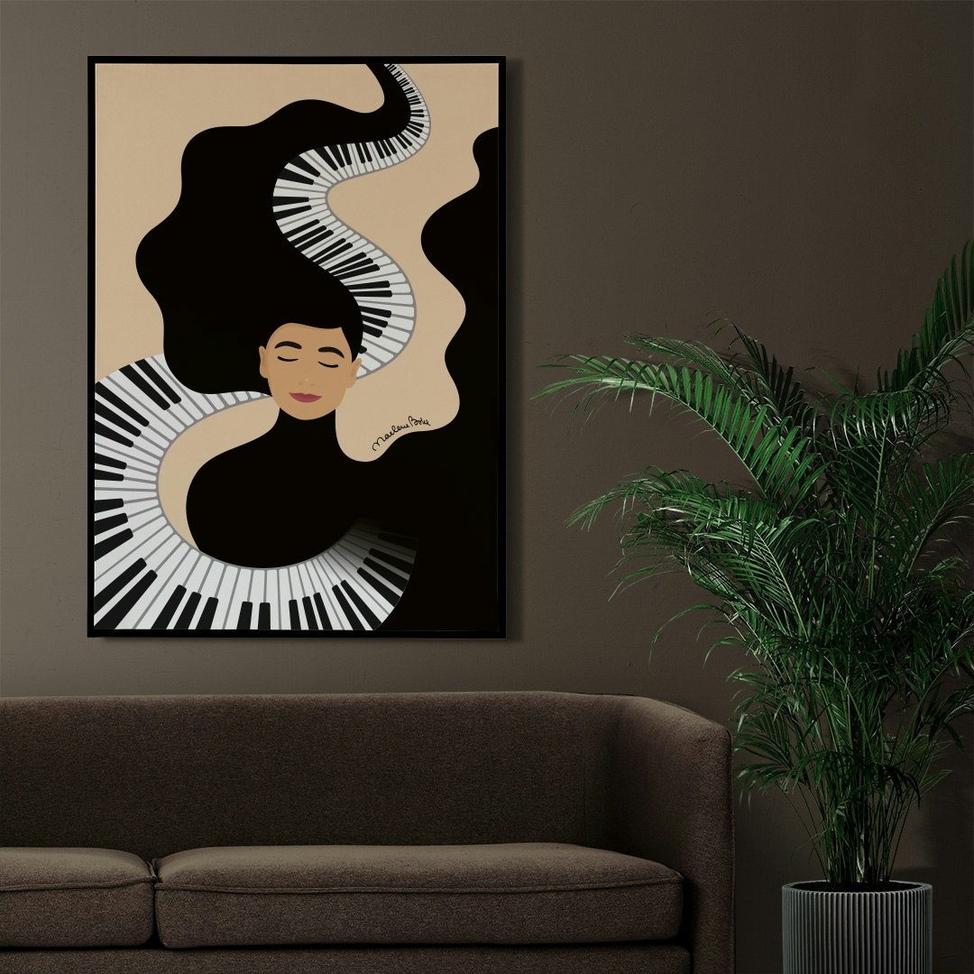 Print / poster med motivet Min första kärlek – en kvinna vars hjärta sjunger och vars hår dansar med pianotangenter. Färg: sand.