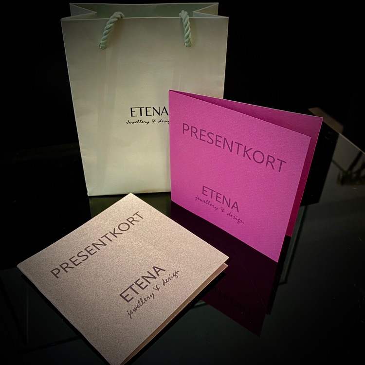 Presentkort hos ETENA jewellery & design.