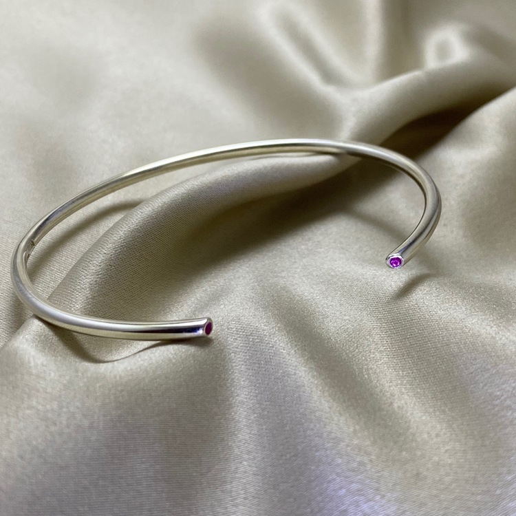 Bracelet MOOD Dot pink sapphires. Sterling silver. Made by Stockholm Jewels