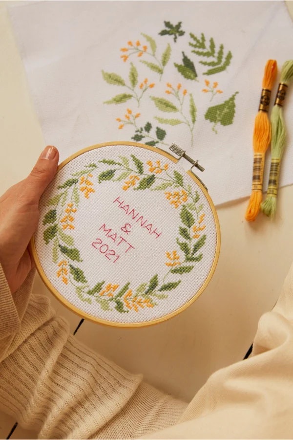 Broderikit korsstygn "The serene leaves"
