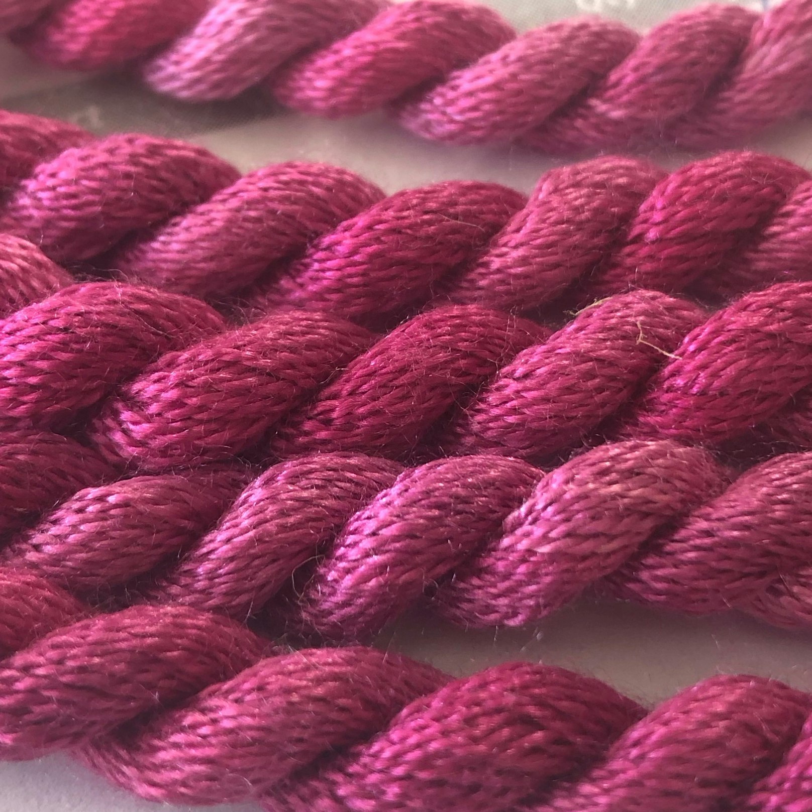 Broderigarn Silke fin cerise
