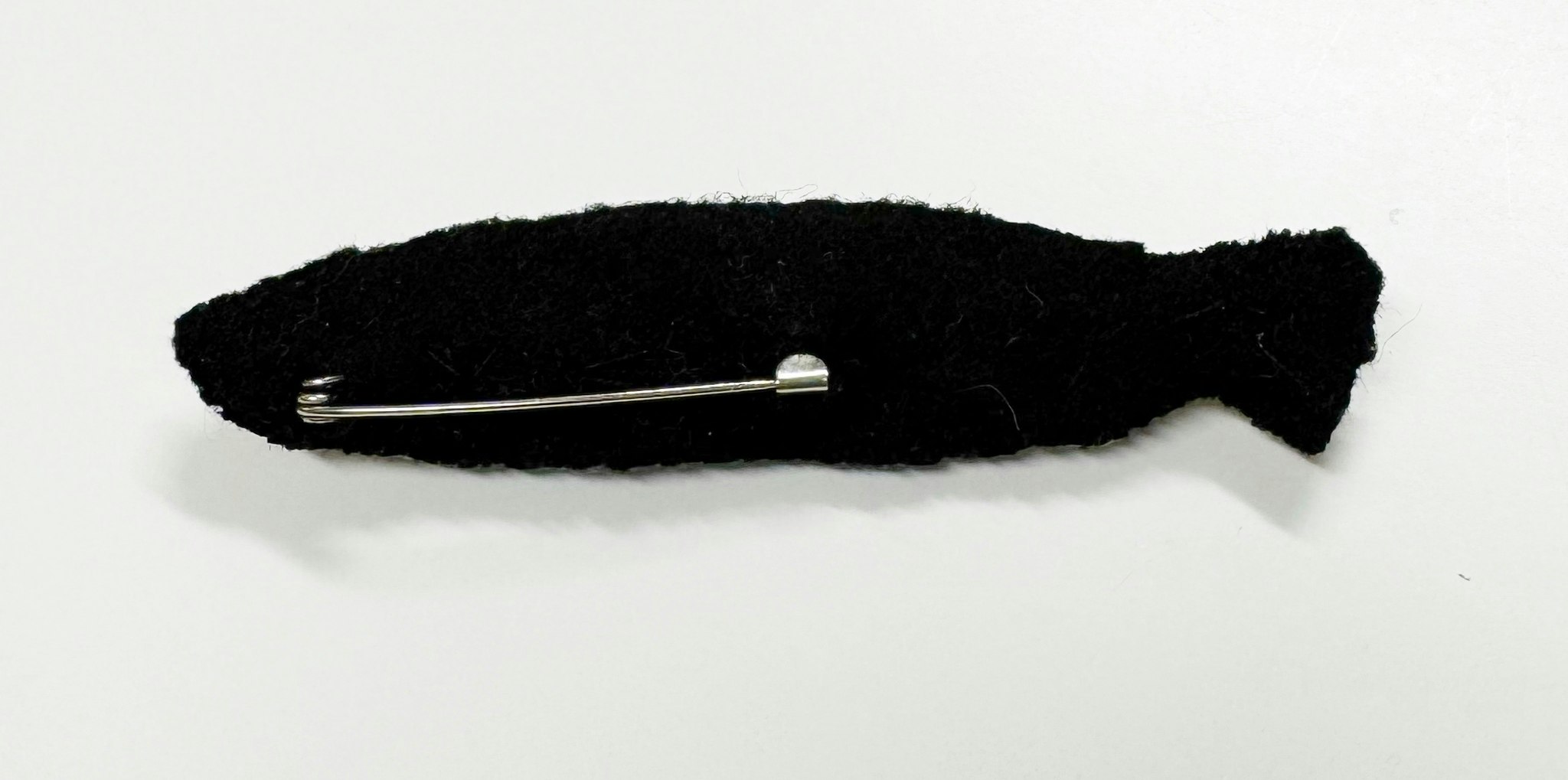 Pärlbroderad brosch fisk