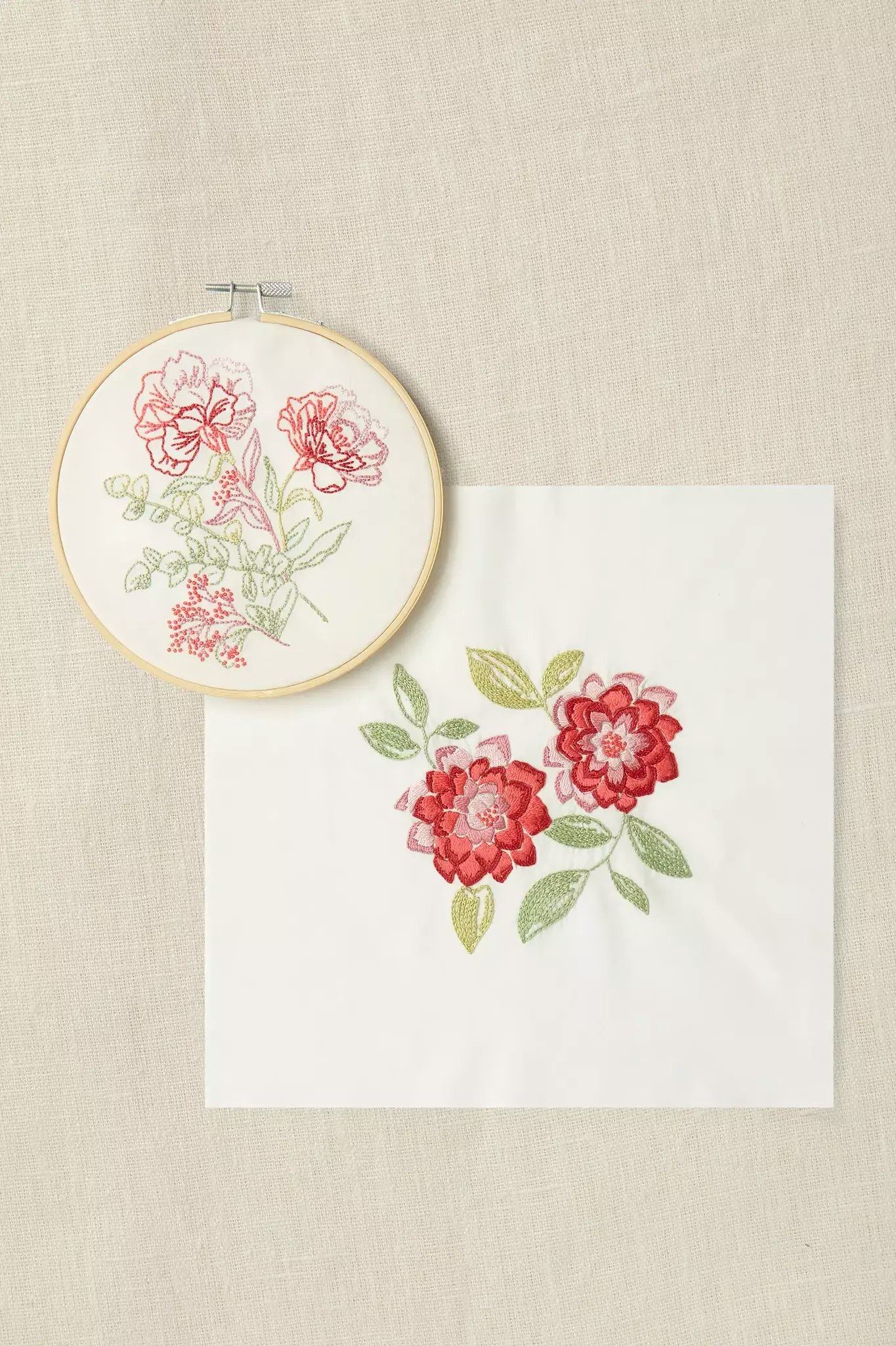 Broderikit "The Calming Carnations"