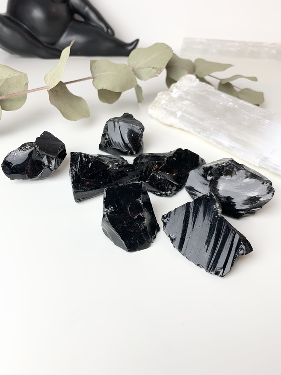 Svart Obsidian. Svart obsidian har starkt beskyddande egenskaper